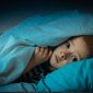 criança com medo de dormir sozinha